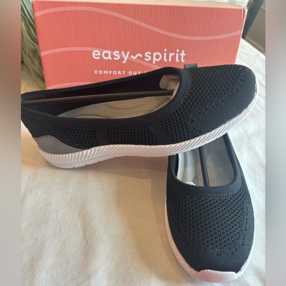 Easy Spirit Black and White Women's Flats - Picture 3 of 4